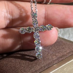 USED 1X💎STERLING SILVER DIAMOND CROSS NECKLACE🔥